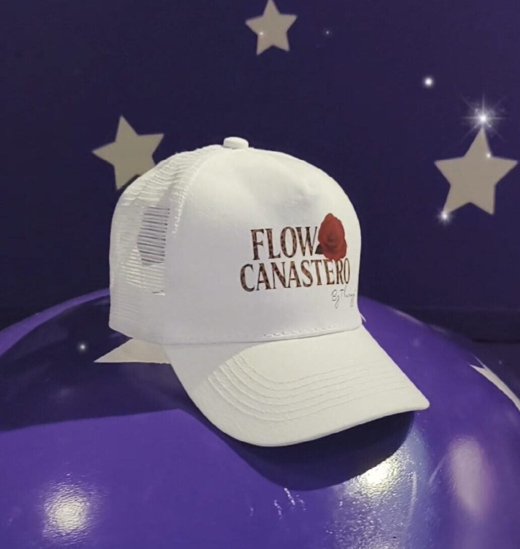 gorra blanca estilo flow canastero